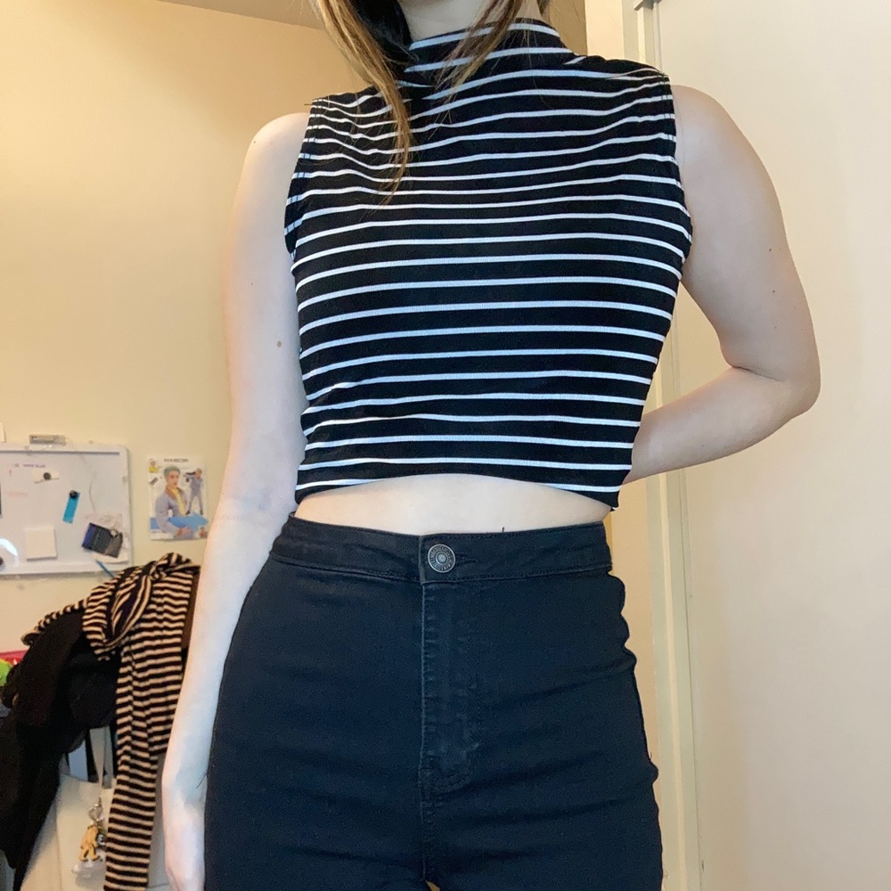 Small Black and White Striped Top